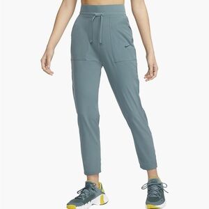 Nike Women’s Bliss Luxe 7/8 training pants
